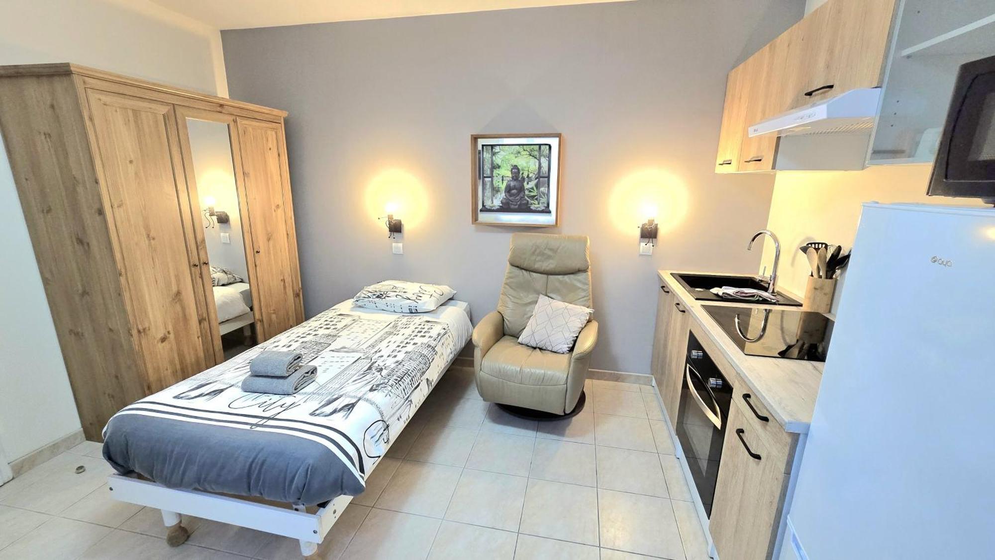 Residences Les Sansonnets "Appartements & Studios" โจนแซค ภายนอก รูปภาพ