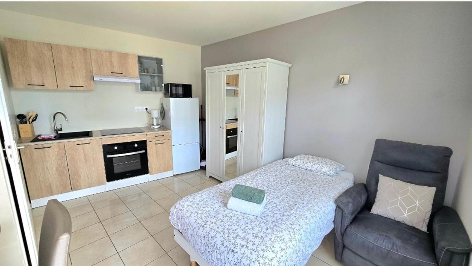 Residences Les Sansonnets "Appartements & Studios" โจนแซค ภายนอก รูปภาพ